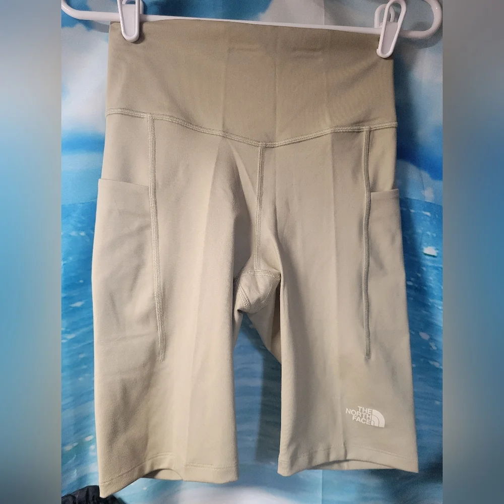 The North Face NWOT Light Beige Biker Shorts‎ Women's Size Medium